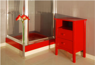 peindre un meuble en bois salle de bain avec Peinture Résinence couleur rouge finition laquée 