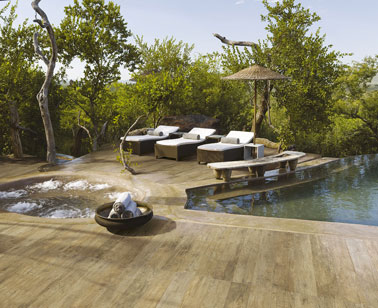 Carrelage imitation parquet pour le sol de la terrasse imitation bois teck Lodge de chez Aubade