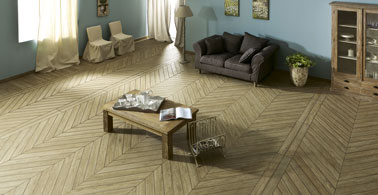 Carrelage imitation parquet marqueterie pour sol dans salon.