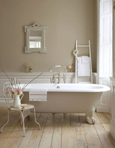 Peinture salle de bain Matt Emulsion, lessivable, couleur lin pour murs et baignoire réf IME 160. Photo Little Greene