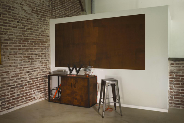 Peinture effet rouille pour peindre un meuble ou un panneau décoratif sur mur salon