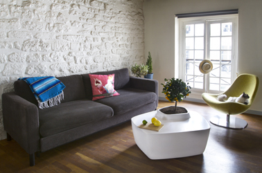 table basse Volcane de Bellila dans salon contemporain
