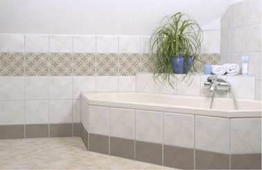 Carrelage adhésif salle de bain assurant une étanchéité des murs près baignoire et dans la douche. modèle SPRING LOVER couleur taupe de Folii