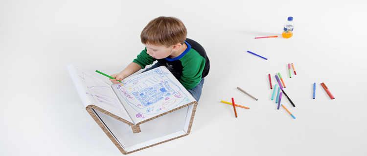 chaises et tabouret design en carton recyclé pour chambre enfant
