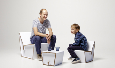 chaise en caron pour enfant pouvant faire petit salon avec le tabouret en guise de table basse