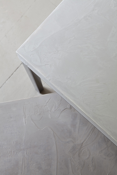 Béton ciré minéral pour peindre table salon couleur gris