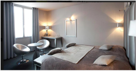 deco chambre style atelier d'artiste. linge de lit et coussin satin couleur gris