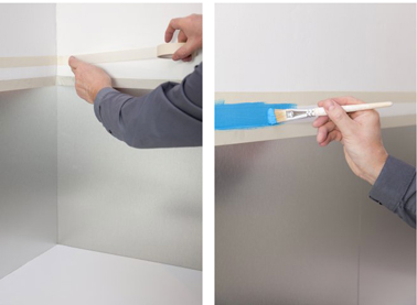 poser deux bandes de ruban adhesif sur le mur pour faire une bande de peinture au dessus de la crédence