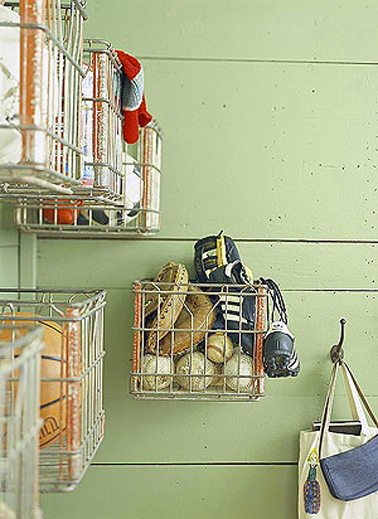 paniers rangement dans chambre enfant fixés au mur une solution pratique et gain de place