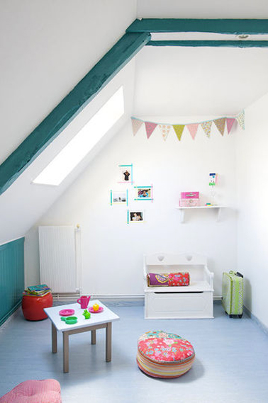 Peinture insonorisante dans une chambre d'enfant isole des bruits intérieurs et extérieurs à la chambre. Peinture anti-bruit de V33