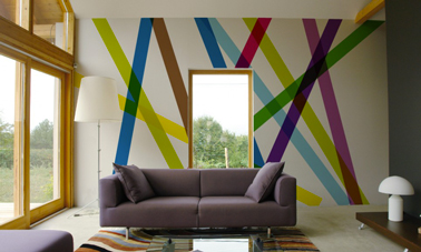Papier peint panoramique grandes bandes de couleur  pour la décoration d'un salon contemporain