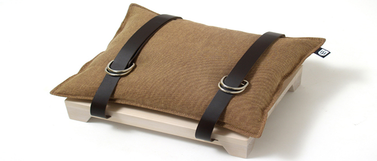 tabouret design avec systeme rangement journaux
