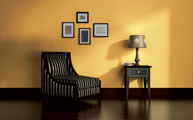 couleur peinture salon jaune avec sol et fauteuil noir pour une ambiance à la fois originale, sobre et sophistiquée