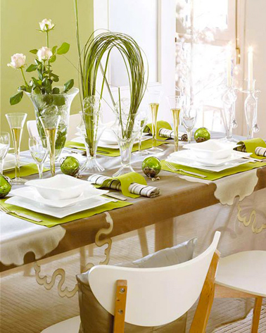 Une déco de table de Noël aux couleurs printanières en vert et blanc
