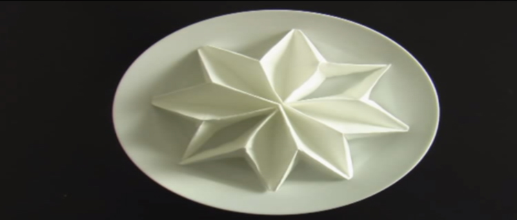 comment plier les serviettes pour la table de noël en vidéo