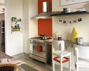 repeindre la crédence cuisine en orange vif Repeindre la crédence de la cuisine avec une peinture carrelage couleur orange