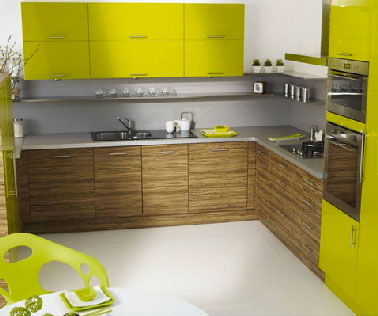peinture résine pour carrelage sol cuisine Après avoir repeint les meubles et la crédence dans la cuisine, repeindre le carrelage du sol est souvent nécessaire pour rénover entièrement la cuisine ! Résine pour sol couleur gris perle de Résinence