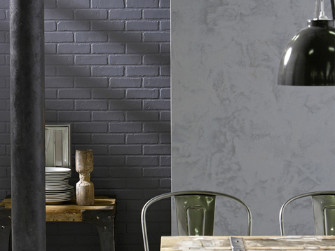 Peinture à effet sablé gris et mur de briques peint en gris anthracite pour la déco d'une cuisine esprit industriel