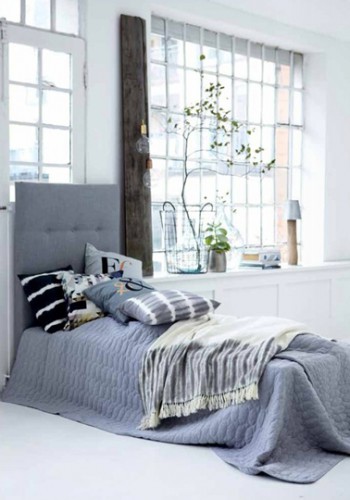 Le gris bleuté, une bonne alternative couleur pour la déco d'une chambre à asscoier à des murs blanc pour une chambre lumineuse
