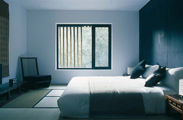 Une chambre dans une harmonie de bleu gris et noir bleuté pour  une ambiance sereine et reposante Peinture Tollens