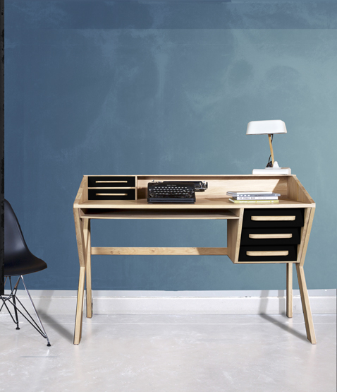 meuble de bureau vintage de la collection Origami de Mr Marius. structure en bois deux blocs tiroirs facades noires