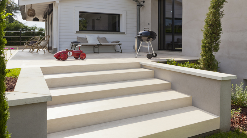 Peinture sol garage et extérieur en béton, ciment brut et sol carrelage de terrasse Expert Sol V33. Convient également pour les sols béton intérieurs.