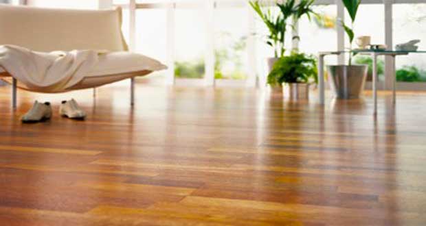 DIY déco pour rénover un parquet vitrifié ou un sol stratifié avec le vitrificateur Rénovation parquet V33 sans poncer en 3 étapes