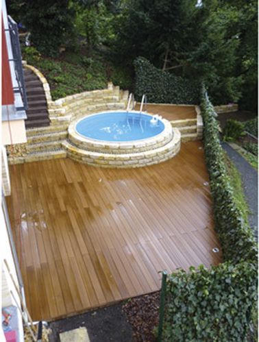 terrasse en cosse de riz : Aux abords de la piscine ou d'un jaccuzy, le sol en cosse de riz résiste à l'eau chlorée et au soleil !