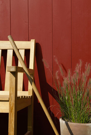 Le Rouge Pays Basque du nuancier peinture bois Aqua-Stop V33 ça donne des idées pour la déco du jardin ! Photo V33