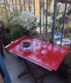 Autre exemple d'utilisation de la peinture sur un plateau de jardin en fer. Protect' Fer Astral coloris Phare