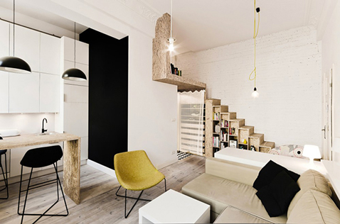 amenagement d'un studio de 29 m2 avec une chambre en mezzanine qui permet de construire des rangements sous l'espcalier