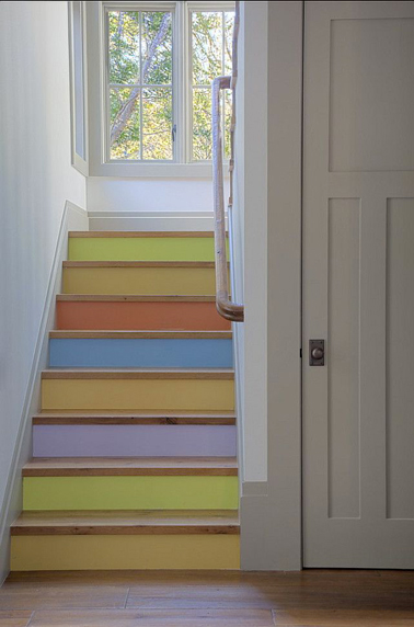 contremarche escalier repeints plusieurs couleurs Harmonie de couleurs pastel pour repeindre cet escalier en bois
