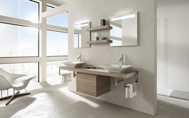 salle de bain couleur lin ambiance zen meubles Jacob Delafon Dans une salle de bain, la couleur lin pour la peinture des murs, des meubles en chêne du Québec suspendus pour renforcer l’impression d’espace, campent définitivement l’ambiance zen dans la pièce. Modèle meubles : Parallel Jacob Delafon chez Aubade