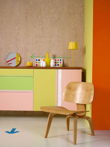 Le vieux buffet du séjour repeint avec des couleurs gaies Un buffet sans âme repeint avec de jolies couleurs orange, vert et rose de la gamme Crème de couleur de Dulux Valentine