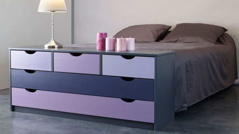 Repeindre un meuble style commode, chaises, étagères dans une belle couleur avec les peintures pour meuble en application directe V33, Farrow & Ball, Astral
