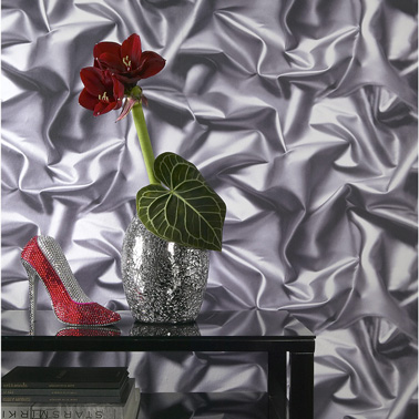 Pas besoin d'être styliste pour tapisser les murs de tissu froissé ! Papier peint trompe l'oeil tissu gris sur intissé Leroy Merlin