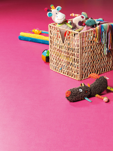 Un sol pvc rose que les enfants vont adorer dans leur chambre. Couleur gaie, confort sous les pieds, entretien facile, la nouvelle collection Gerflor est à craquer !