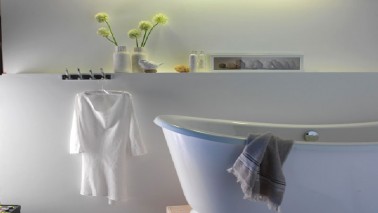 Tout savoir sur la peinture salle de bain et la méthode pour bien peindre les murs, plafond et carrelage mural