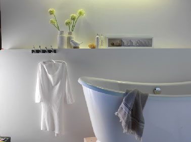 Pour choisir une peinture pour la salle de bain, tour d'horizon des peintures spéciales pièces humides, anti-condensation et peinture pour carrelage 