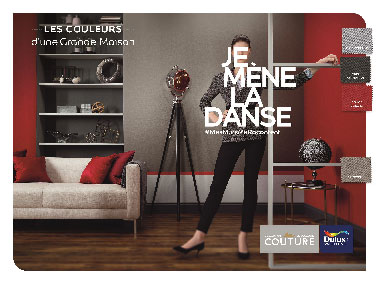Avec les couleurs de la collection Modern de Dulux Valentine s'expriment sur les murs des teintes de gris taupe et gris brun pour leur effet cocooning à associer à un chaleureux Rouge Boléro symbolisant le dynamisme.