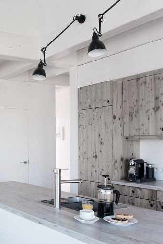  Les meubles de cuisine en bois reviennent sur le devant de la scène ! La cuisine scandinave affectionne ce matériau utilisé dans la quasi-totalité des ambiances nordiques. 