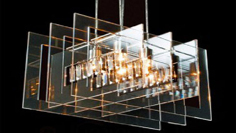 Lampe à poser ou suspension, le design s'invite dans l'éclairage direct ou indirect su salon ou de la chambre. Pour bien choisir, Déco Cool fait le tour des luminaires au design sympa et originaux pour la décoration de ces deux pièces