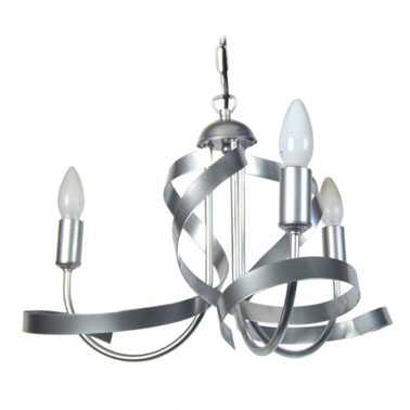Le design unique de cette lampe à suspendre façon ruban à trois ampoules