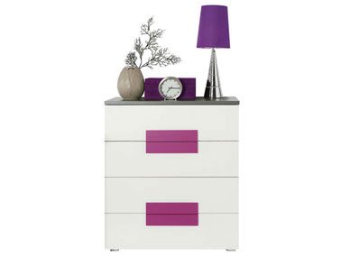 Idéal pour le relooking de la chambre cette commode girly banche et rose à quatre tiroirs créé une ambiance pop à tout les coups