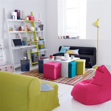 L'esthétisme 2 en 1 est assuré avec cette bibliothèque murale échelle. Fonctionnelle grâce à se nombreuses niches de rangements, elle a l'avantage d'être multifonction avec une petite extension de plateau formant un bureau. Une bonne idée pour gagner de l'espace tout en rangeant les alentours !
