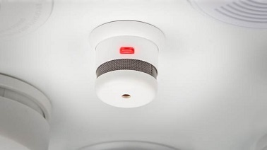 Ce mini détecteur de fumée se présente comme l'un des plus petits du marché ! Le Smocky Nano de la marque Extel se distingue des autres dispositifs de prévention d'incendie par son esthétisme très discret. Sobre à souhait !