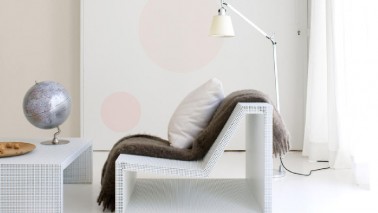Avec la peinture salon il est possible d'augmenter l'impression d'espace lorsqu'il est petit avec des couleurs adaptées aux petits espaces. Catherine Filoche, styliste couleur pour la peinture Dulux Valentine nous donne ses astuces