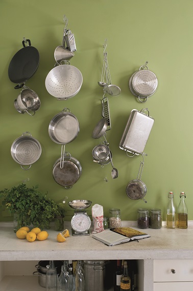 Une peinture cuisine couleur écolo ! Apportez un vent de fraîcheur à votre pièce en associant deux teintes de cette palette. Un vert kaki et un beige presque se marieront à merveille pour un effet nature absolu. Bien-être garanti !