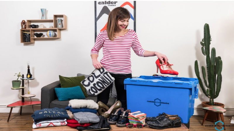 CommeUneArmoire est la solution gain de place vous manquez de rangement dans votre petit appartement parisien ?! Cette nouvelle startup offre un service de location de box de rangement livrées à domicile afin d'être conservées dans un entrepôt sécurisé à proximité de votre domicile. Disponible à Paris et ses banlieues alentours, CommeUneArmoire est une bonne idée pour désencombrer votre intérieur en un clic !