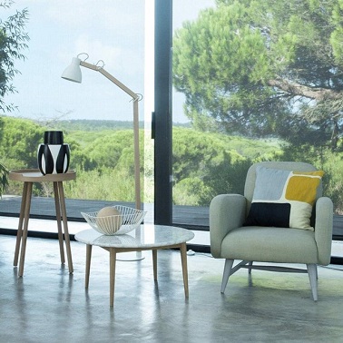 Le Fauteuil Cody ampm by Emmanuel Gallina exclusivement pour La Redoute Un design pur, rond et chic, rien de mieux pour aménager son intérieur que d’adopter le fauteuil Cody de la marque ampm. Créé spécialement par le designer Emmanuel Gallina, ce fauteuil s’insère à merveille dans une déco simple et aérienne. De son revêtement lin couleur vert jade clair émane une douceur qui sublime les formes voluptueuses de ce fauteuil chic et tendance. Petit, ce fauteuil revisite la forme club d’une manière très contemporaine et moderne. De quoi mettre votre intérieur à la une des tendances de ce printemps ! La Redoute – Fauteuil Cody – 399 euros.